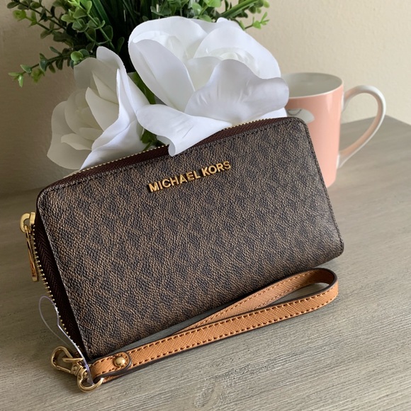 MICHAEL Michael Kors Handbags - Michael Kors wristlet